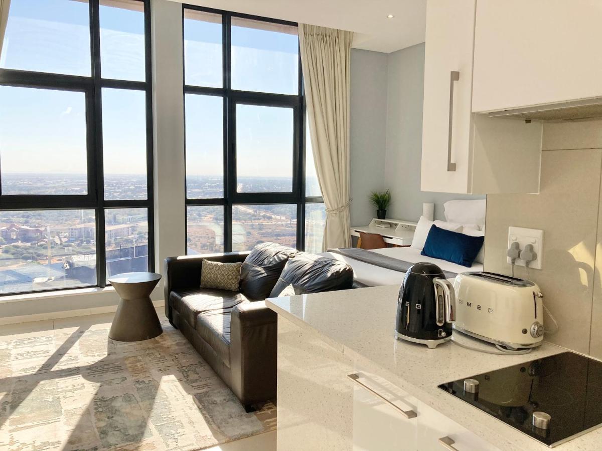 Urban Awe Apartment-Itowers 23Rd Floor Габороне Екстериор снимка