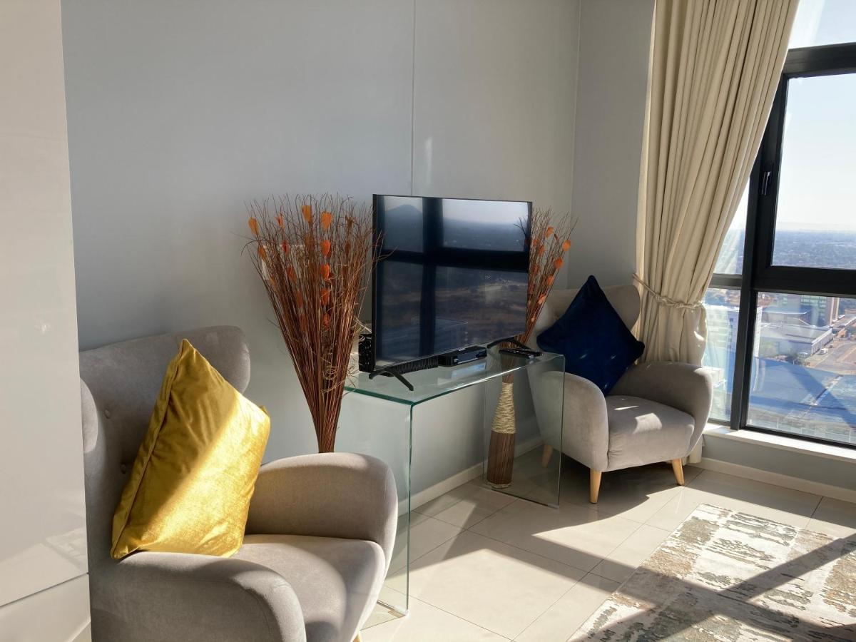 Urban Awe Apartment-Itowers 23Rd Floor Габороне Екстериор снимка