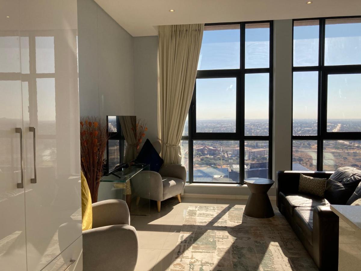 Urban Awe Apartment-Itowers 23Rd Floor Габороне Екстериор снимка
